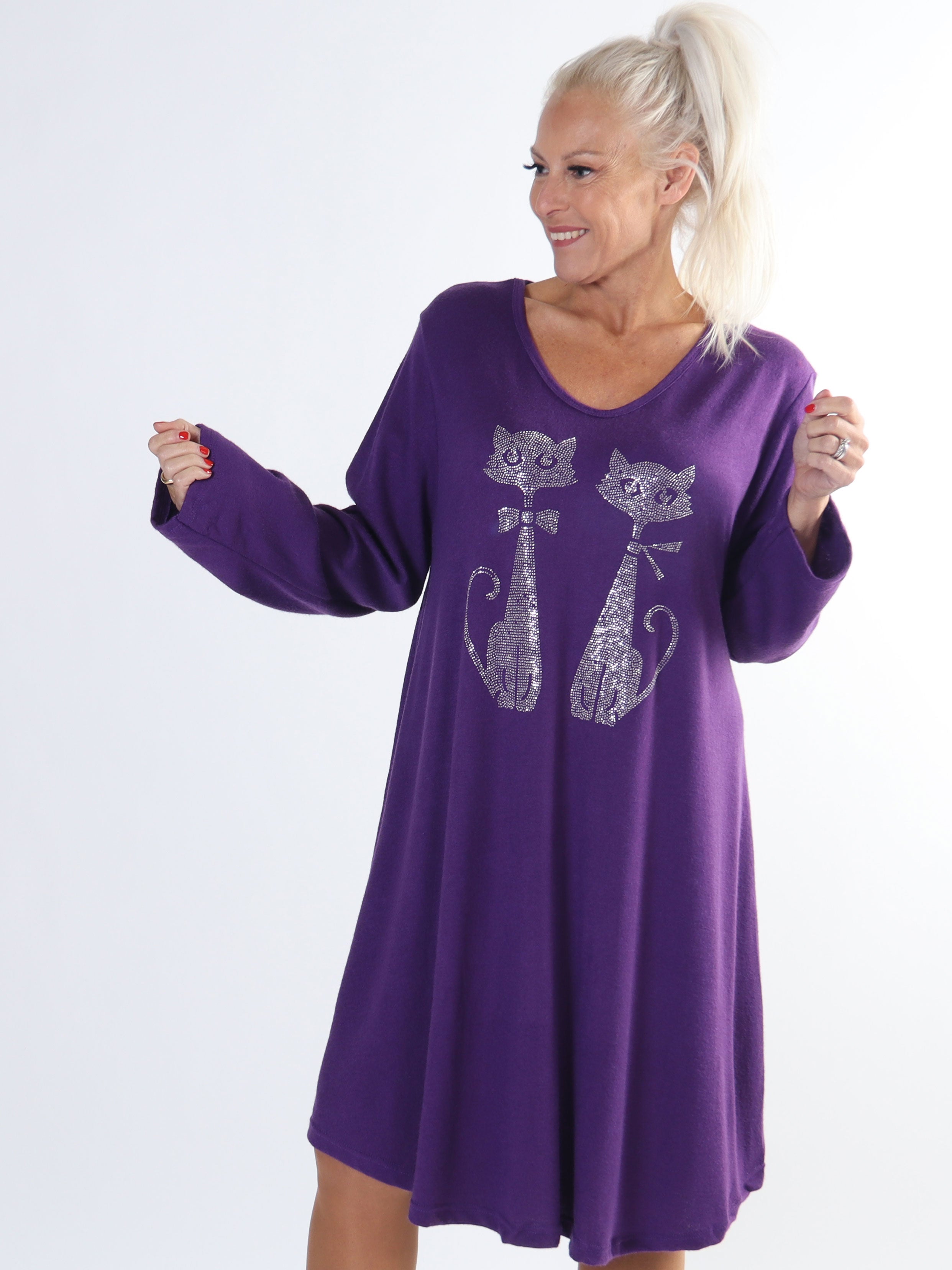 Talia - Plus size kjole i viskose med kattemotiv af similisten